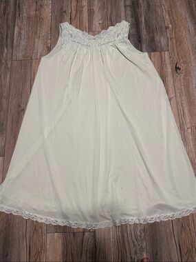 Lace-Trim Sleeveless Nightdress in Pale Mint